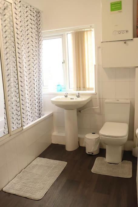 Beautiful With Free Parking And Wifi *