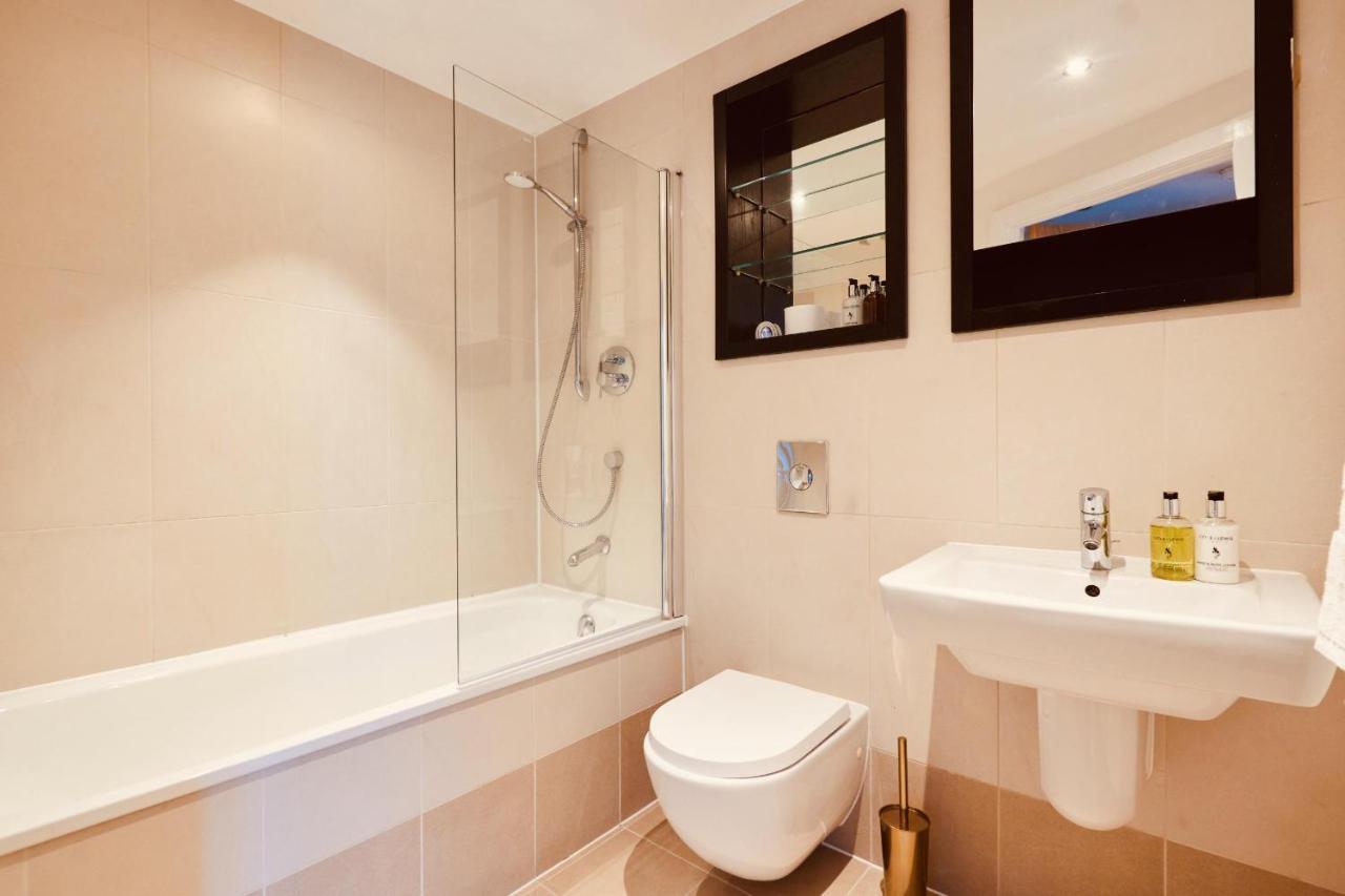 Deluxe Apt, Riverside Canal View&free Parking * Leeds (West Yorkshire)