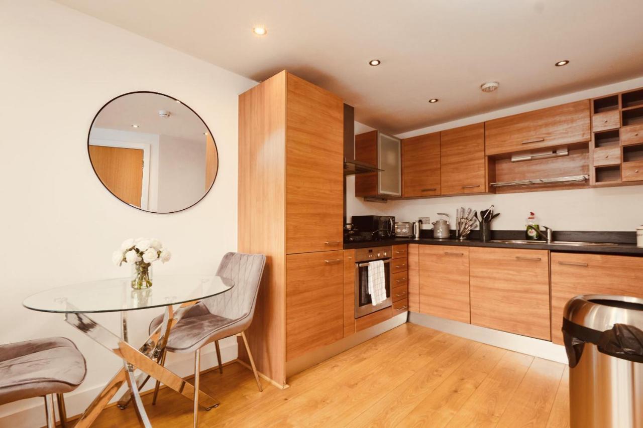 Deluxe Modern Apt&free Parking No Balcony Apartment *