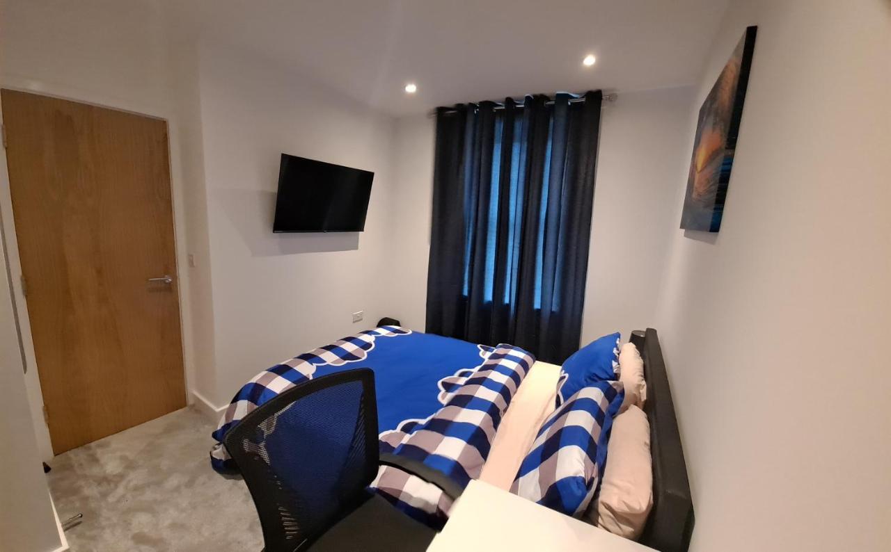 Modern Bedrooms In A House Leeds (West Yorkshire)