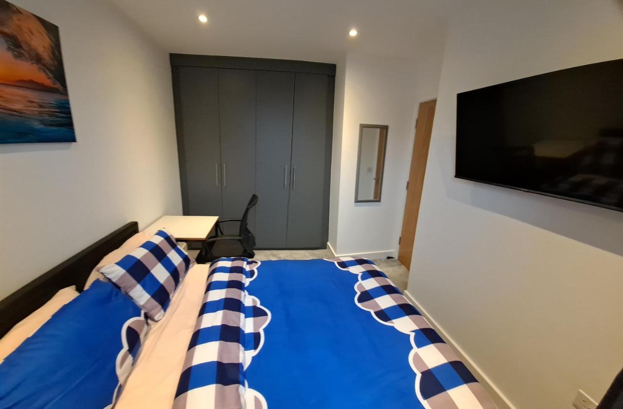 Modern Bedrooms In A House Homestay Leeds (West Yorkshire)