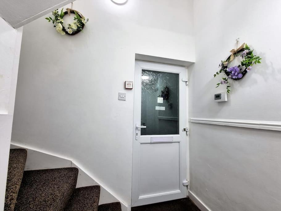 Apartment *f1*gh* Setup For Your Relaxed & Amazing + Free Parking + Free Fast Wifi *