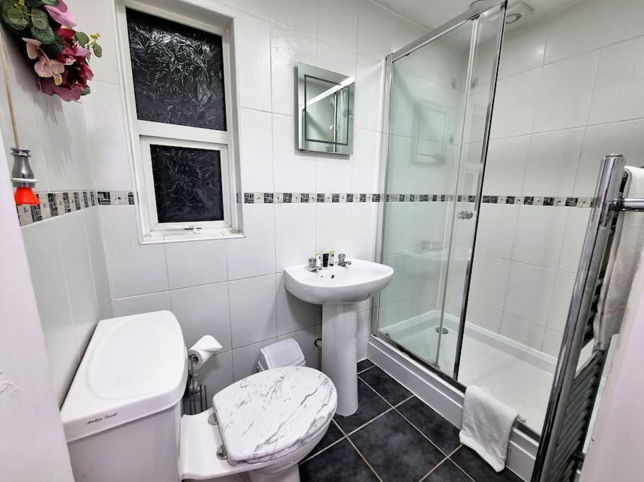 *f1*gh* Setup For Your Relaxed & Amazing + Free Parking + Free Fast Wifi * Leeds (West Yorkshire)