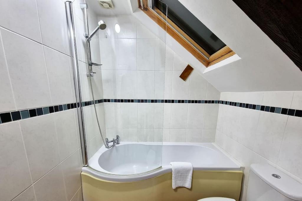 *f1*gh* Setup For Your Relaxed & Amazing + Free Parking + Free Fast Wifi * Leeds (West Yorkshire)