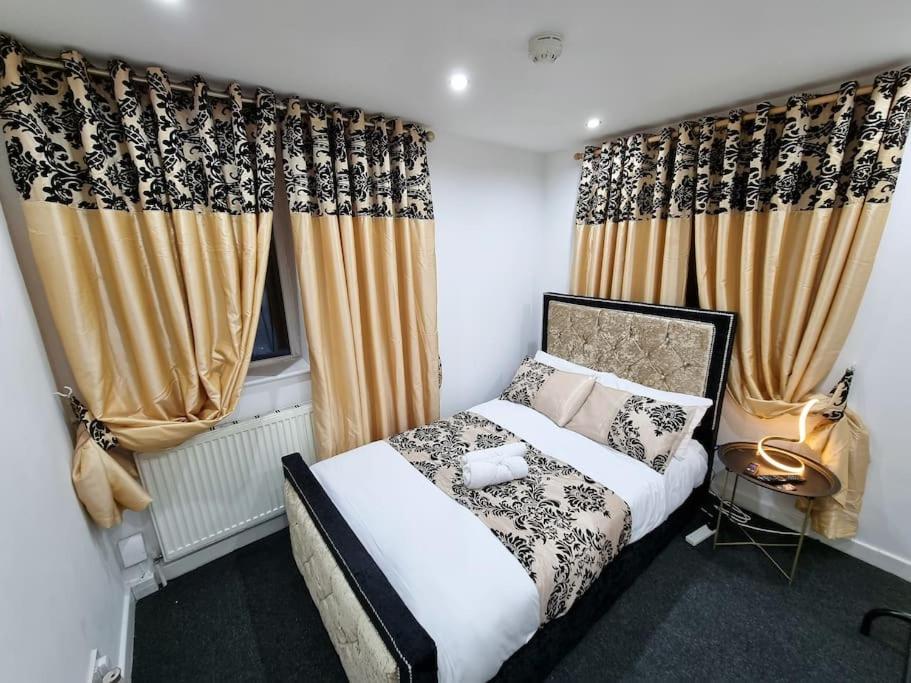 Apartment *f1*gh* Setup For Your Relaxed & Amazing + Free Parking + Free Fast Wifi * Leeds (West Yorkshire)