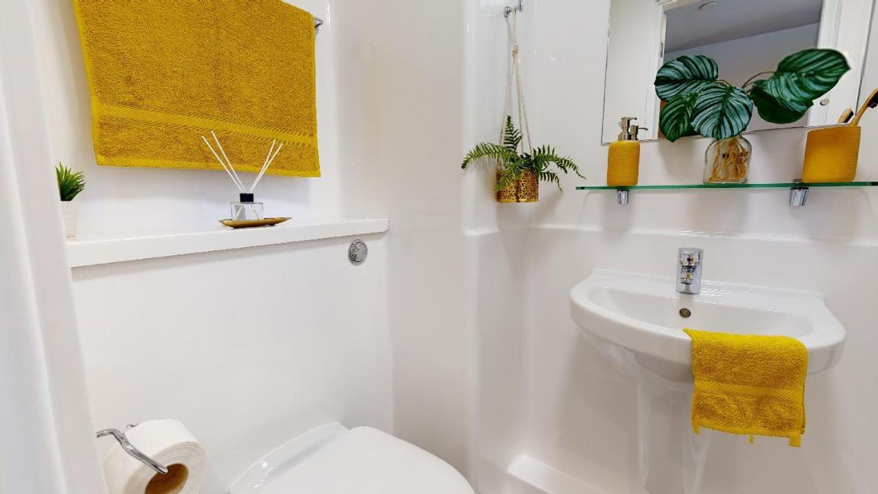 Iq Altus House Leeds Apartment