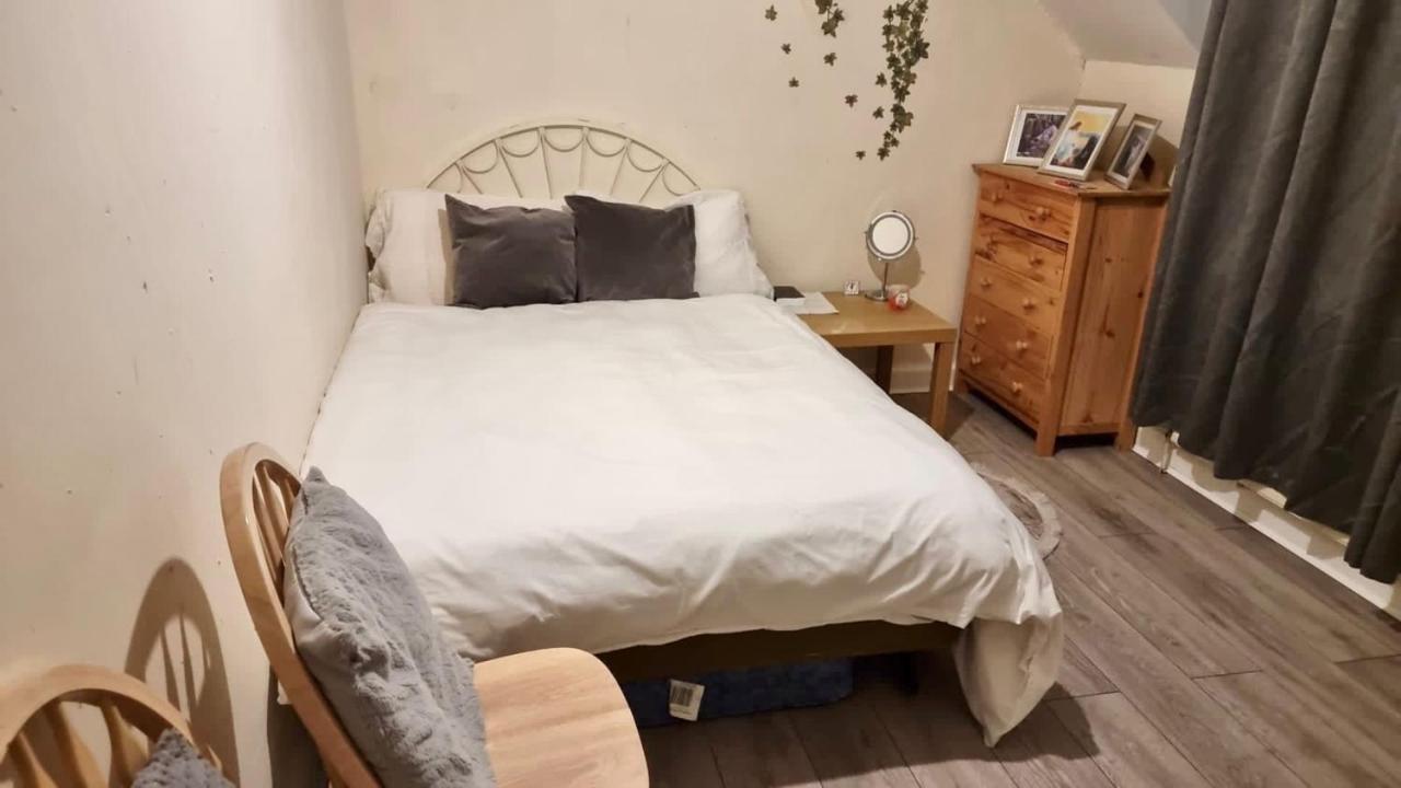 Centrally Located Double Bedroom In Leeds