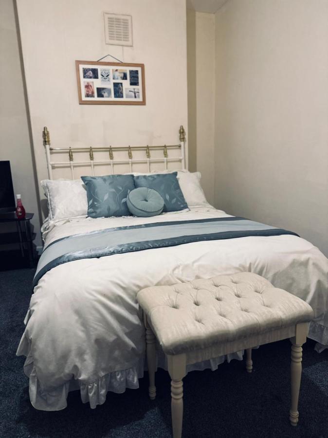 Homestay Centrally Located Double Bedroom In Leeds *