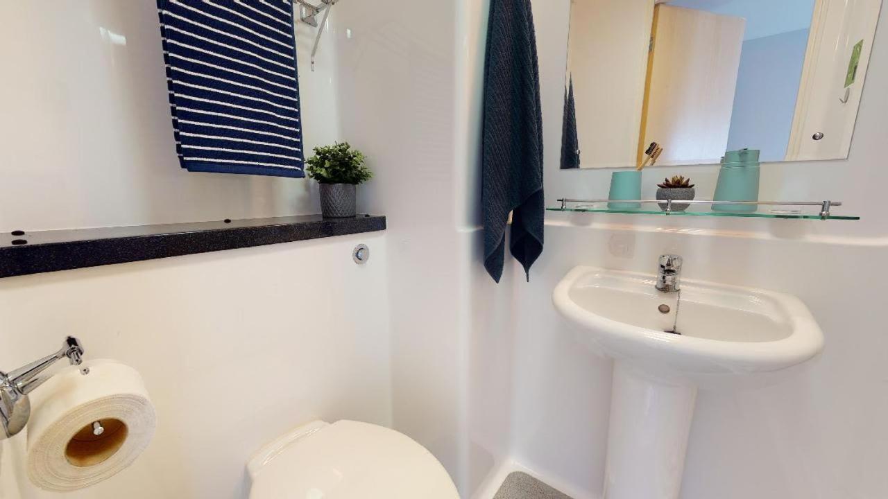 Apartment For Students Only - Iq Leeds In Centre *