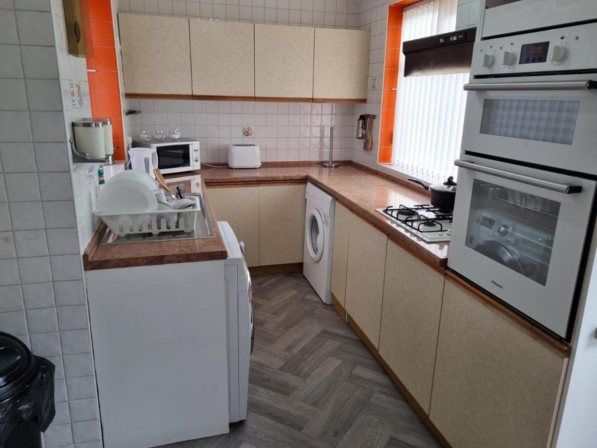 Luxury Double Bed With Private Bathroom, Netflix, Work Space And Wifi * Leeds (West Yorkshire)