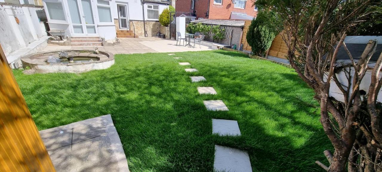 Luxury Double Bed With Private Bathroom, Netflix, Work Space And Wifi Homestay Leeds (West Yorkshire)
