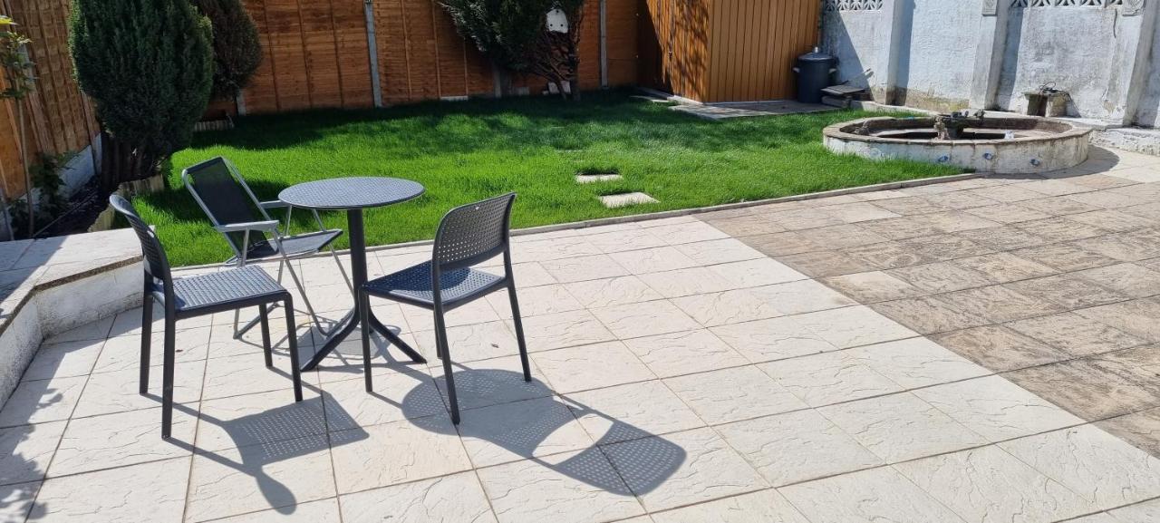 Luxury Double Bed With Private Bathroom, Netflix, Work Space And Wifi Homestay Leeds (West Yorkshire)