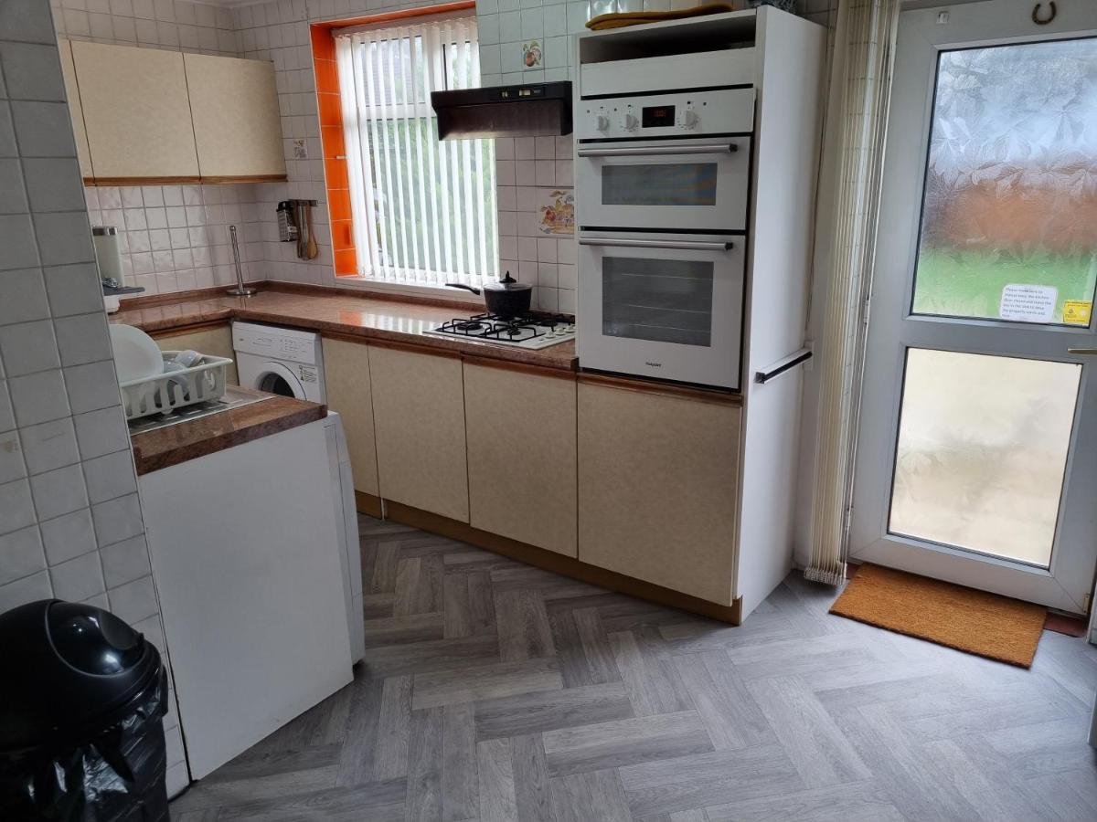 Luxury Double Bed With Private Bathroom, Netflix, Work Space And Wifi *