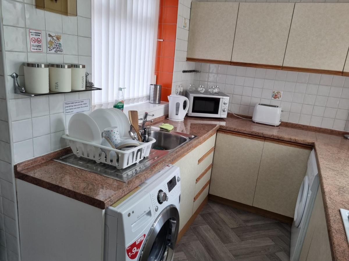 Relaxed Double Bed With Private Bathroom, Parking, Wifi And Garden. Homestay