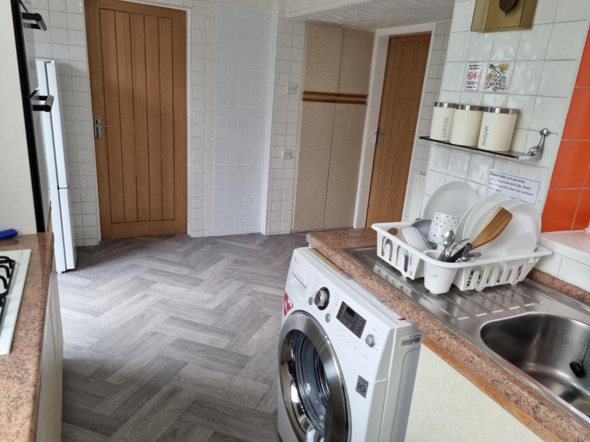 Homestay Relaxed Double Bed With Private Bathroom, Parking, Wifi And Garden.