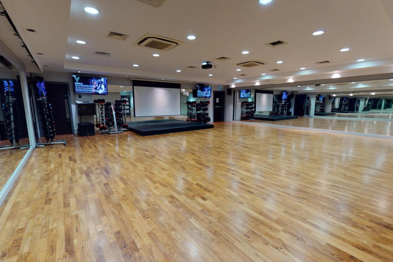 Village Leeds South Hotel 4*