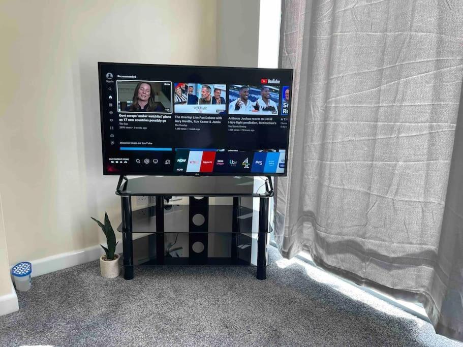 Apartment Superb Balconied 2bedroom Flat In Heart Of Centre *
