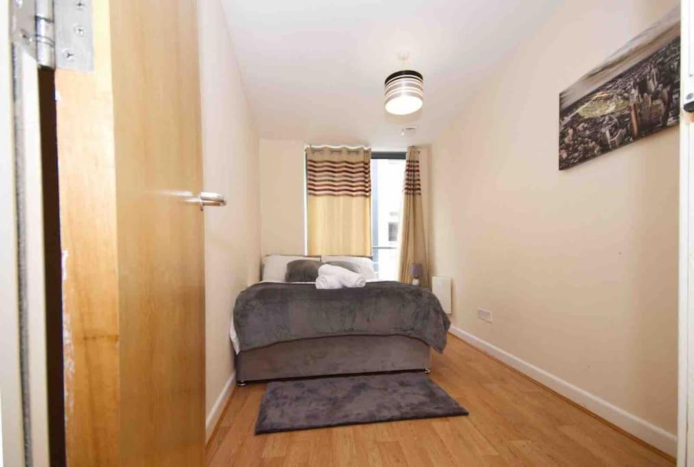 Apartment Superb Balconied 2bedroom Flat In Heart Of Centre *