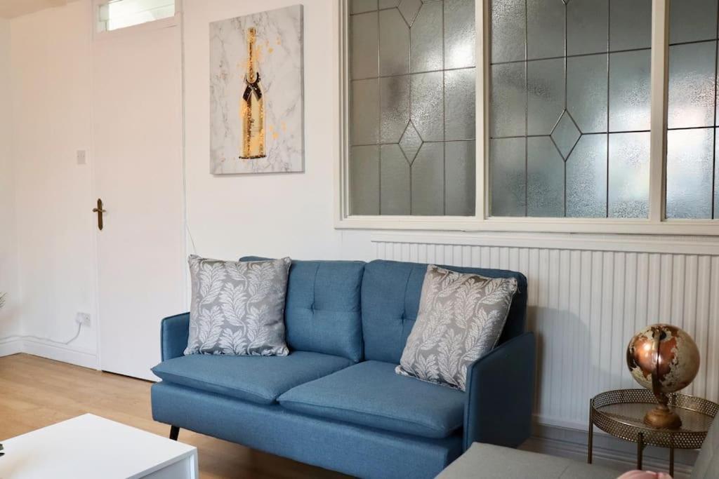 Apartment Lovely Staycation With Family Free Parking & Wifi