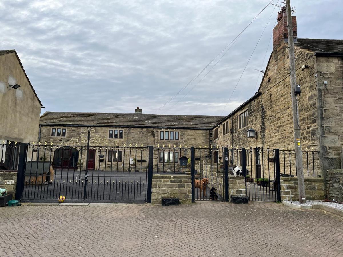 Holiday home The Cottage, Cosy 2 Bedroom Pet Friendly Perfect For Contractors Free Secure Parking,cctv Leeds (West Yorkshire)