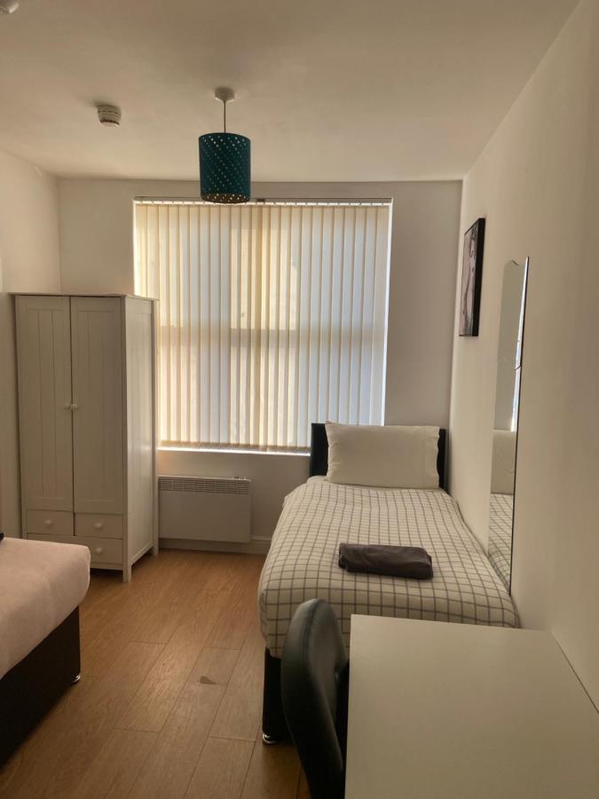 *modern 1 Bedroom Next To Centre* *