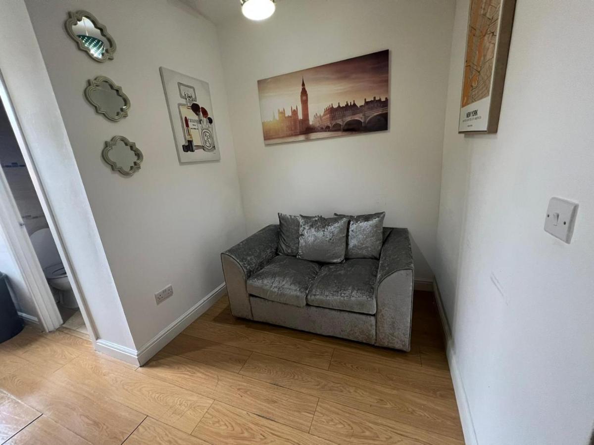 *modern 1 Bedroom Next To Centre* *