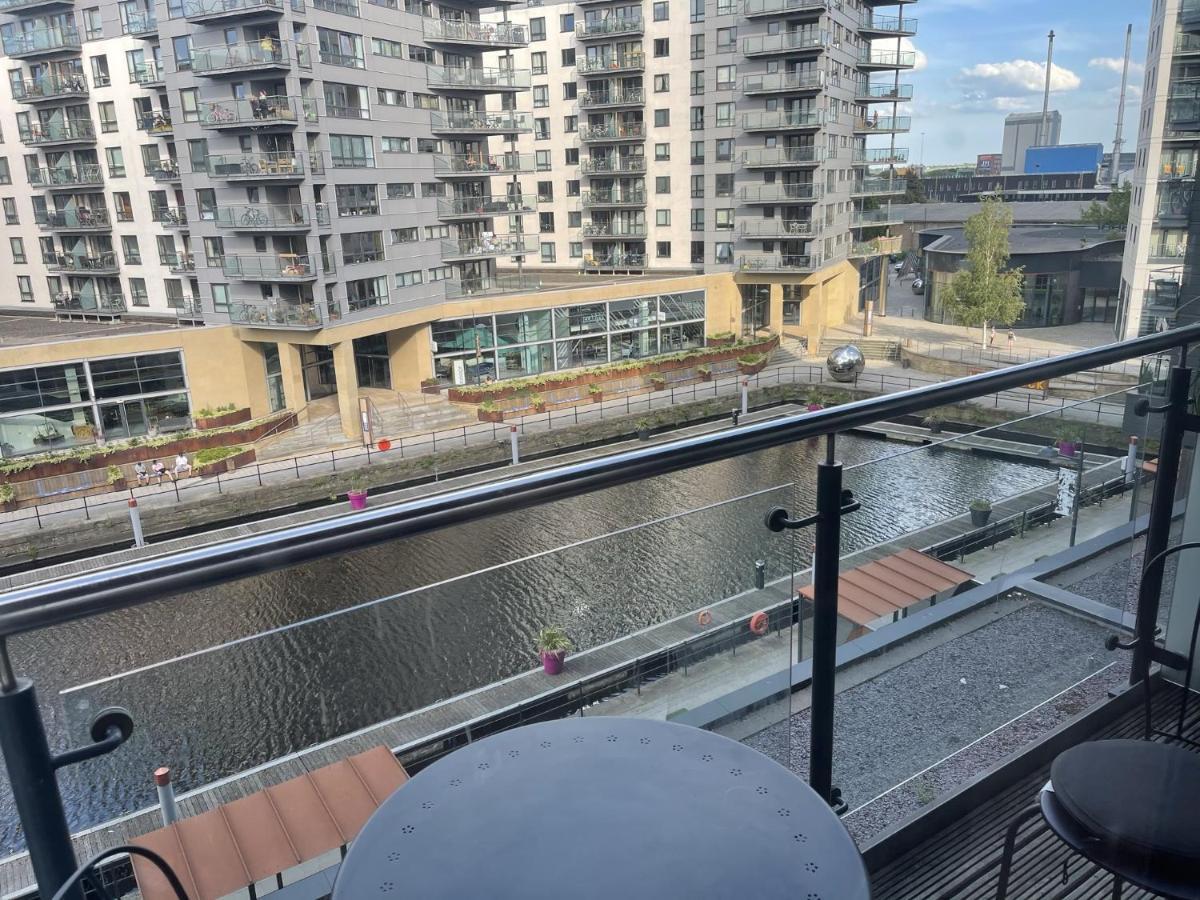 Deluxe Apt, Beautiful River View,free Parking No Balcony Apartment