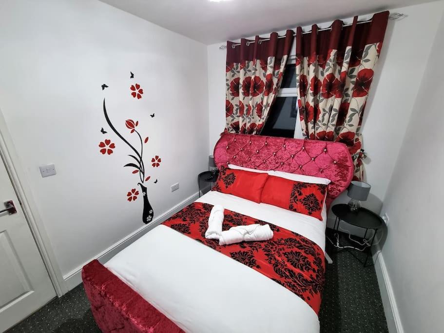 Holiday home Nc23, Setup For Your Amazing & Relaxed + Free Parking + Free Fast Wifi *