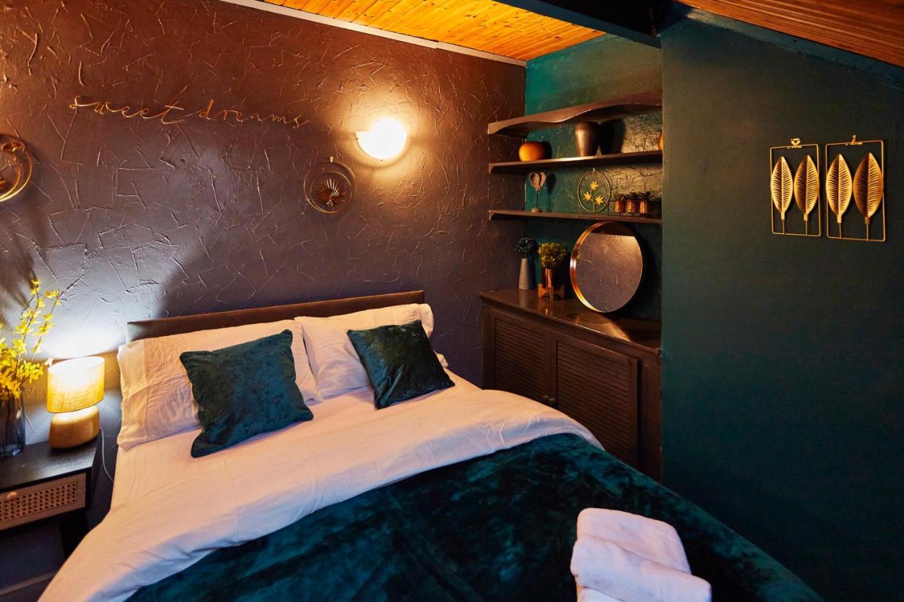 Guest house Away From Entire 2 Bedroom House