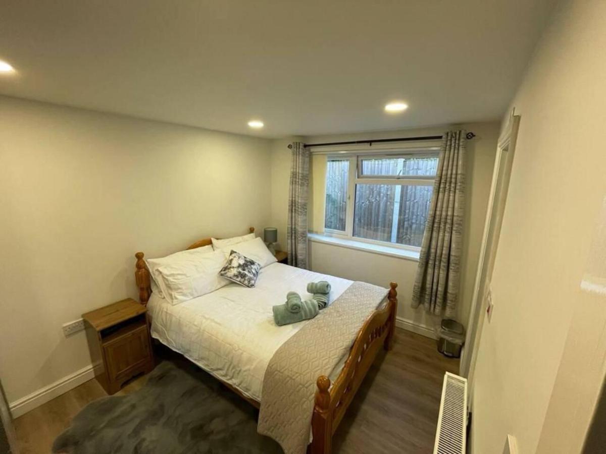 Modern 1 Bed 10 Mins To Leeds Cent Apartment