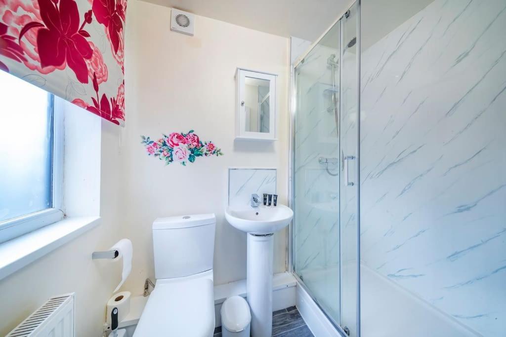 Apartment Ground Floor Haven: Relaxed With Free Parking & Wi-fi Leeds (West Yorkshire)