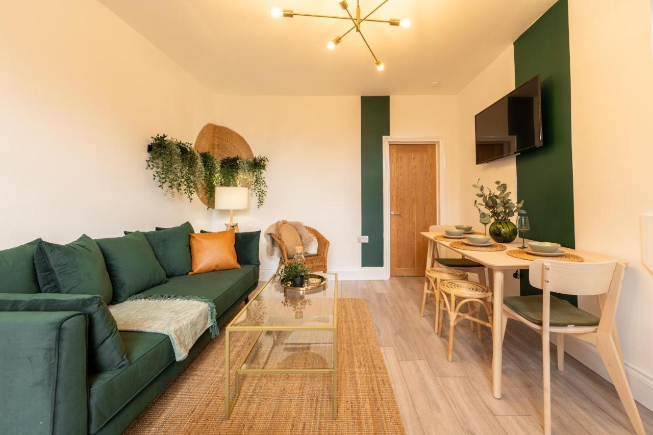 Apartment Peaceful Returns - 2 Bed House Near Roundhay Park *