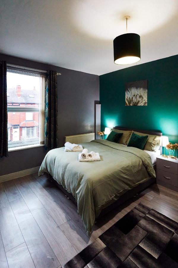 Guest house Away From Entire 2 Bedroom House