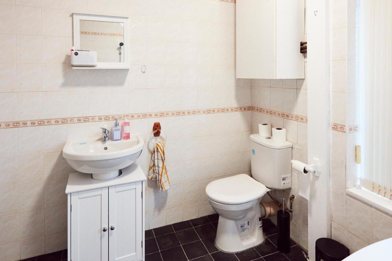 Away From Entire 2 Bedroom House *