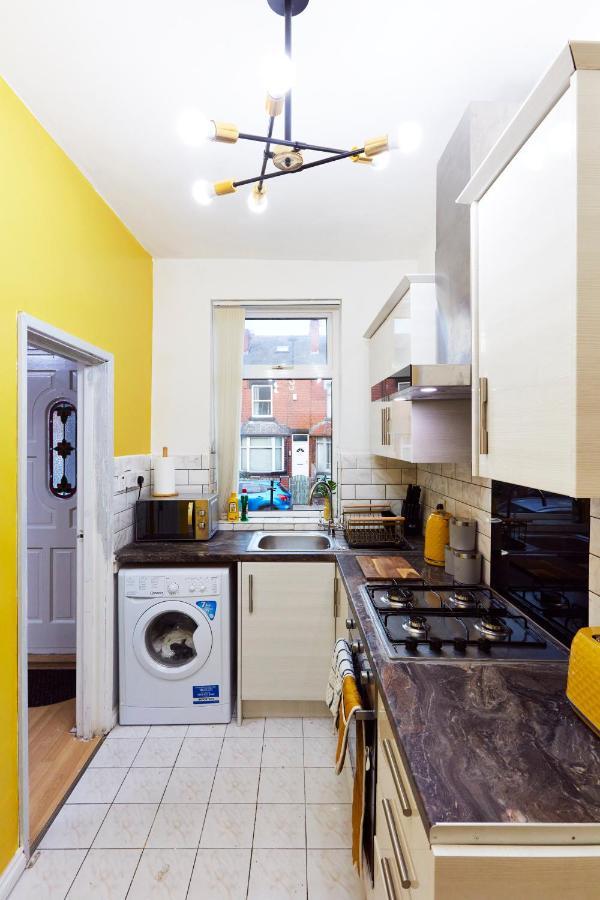 Away From Entire 2 Bedroom House * Leeds (West Yorkshire)