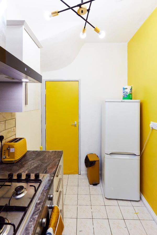 Guest house Away From Entire 2 Bedroom House