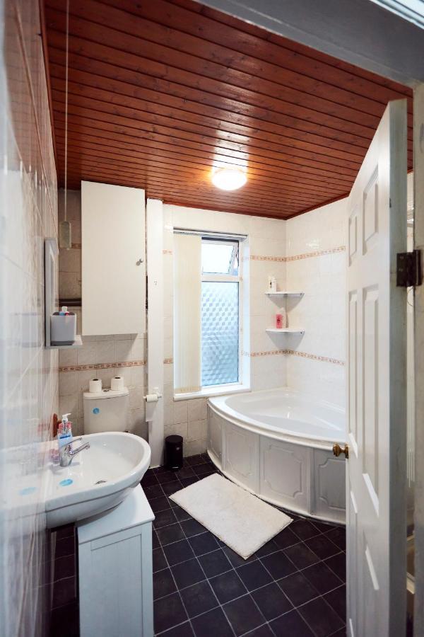 Guest house Away From Entire 2 Bedroom House