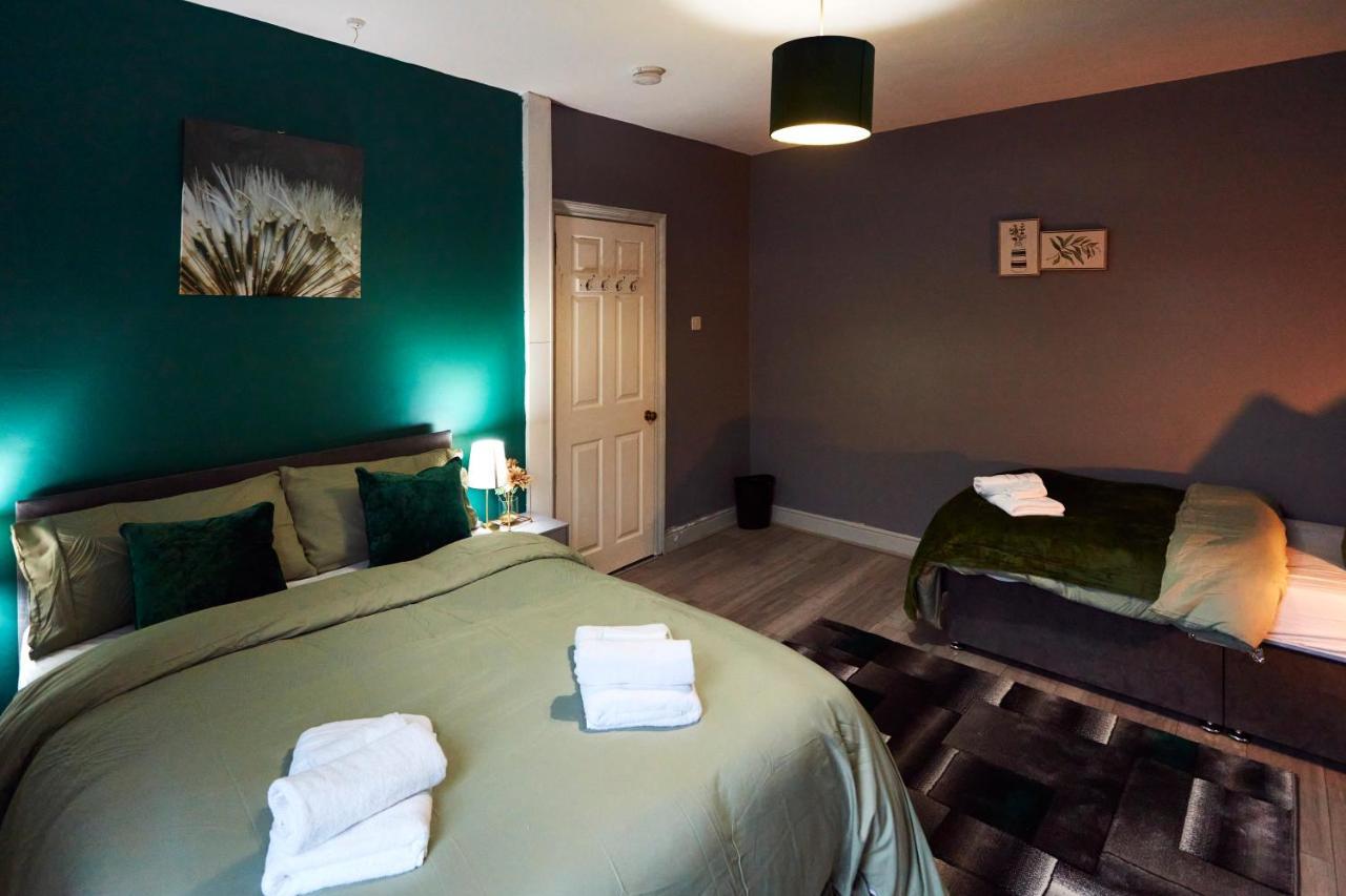 Guest house Away From Entire 2 Bedroom House *