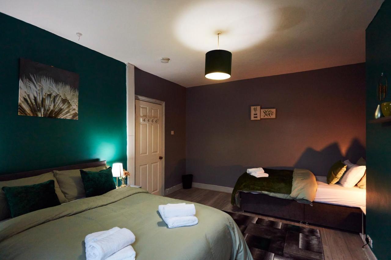 Away From Entire 2 Bedroom House Leeds (West Yorkshire)