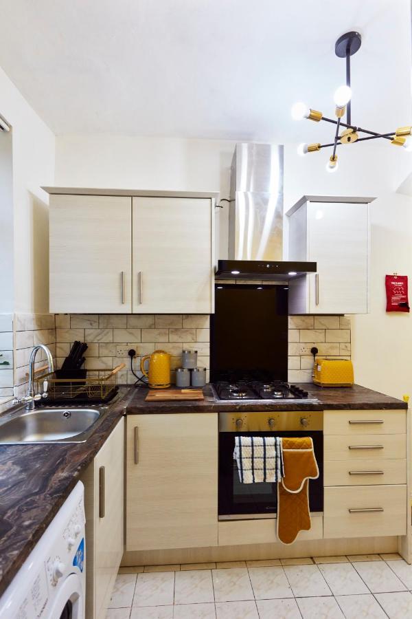 Away From Entire 2 Bedroom House Guest house Leeds (West Yorkshire)