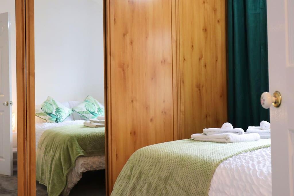 Unique 3 Bedroom House Free Wifi & Parking Leeds (West Yorkshire)