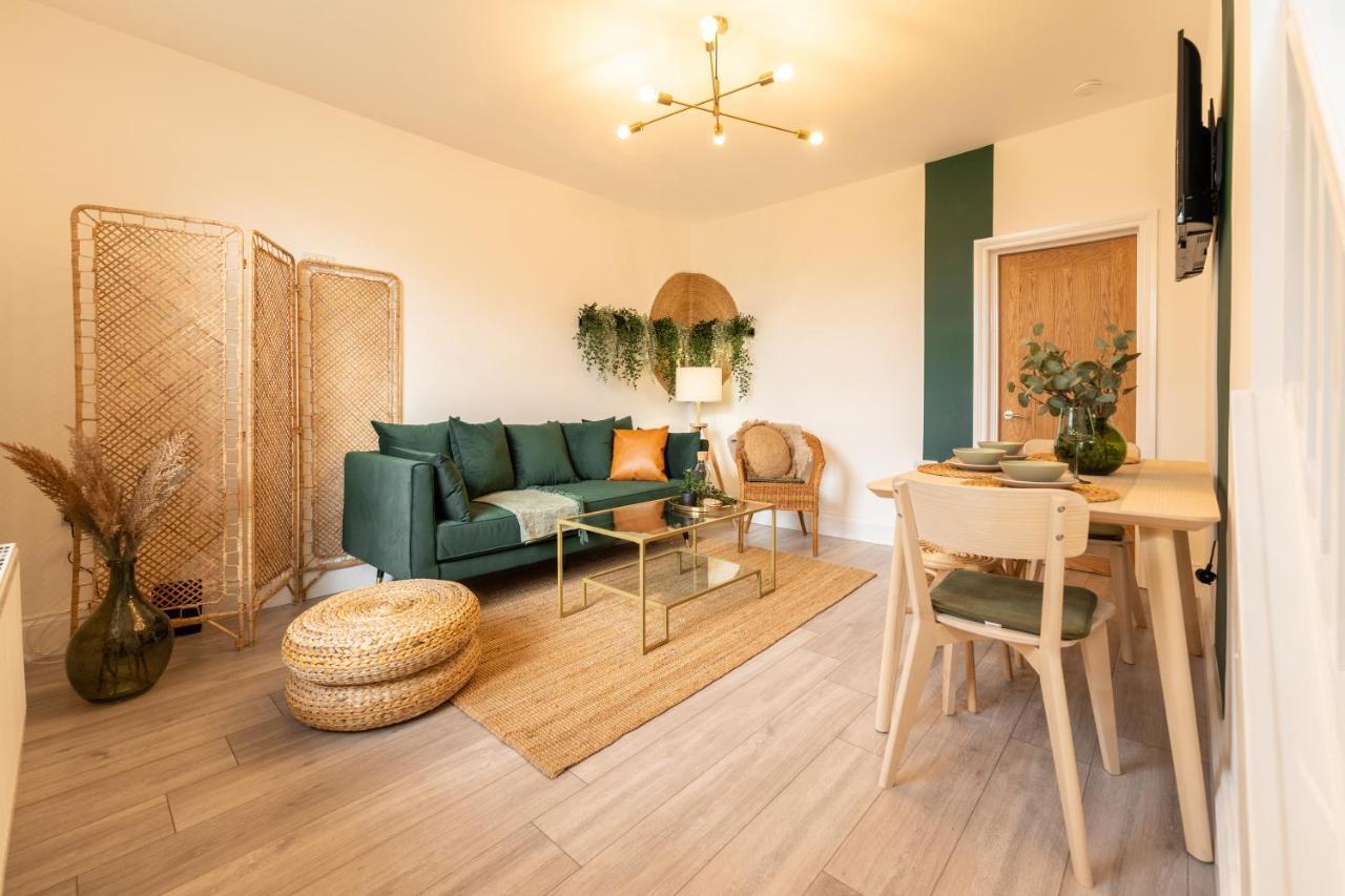 Apartment Peaceful Returns - 2 Bed House Near Roundhay Park