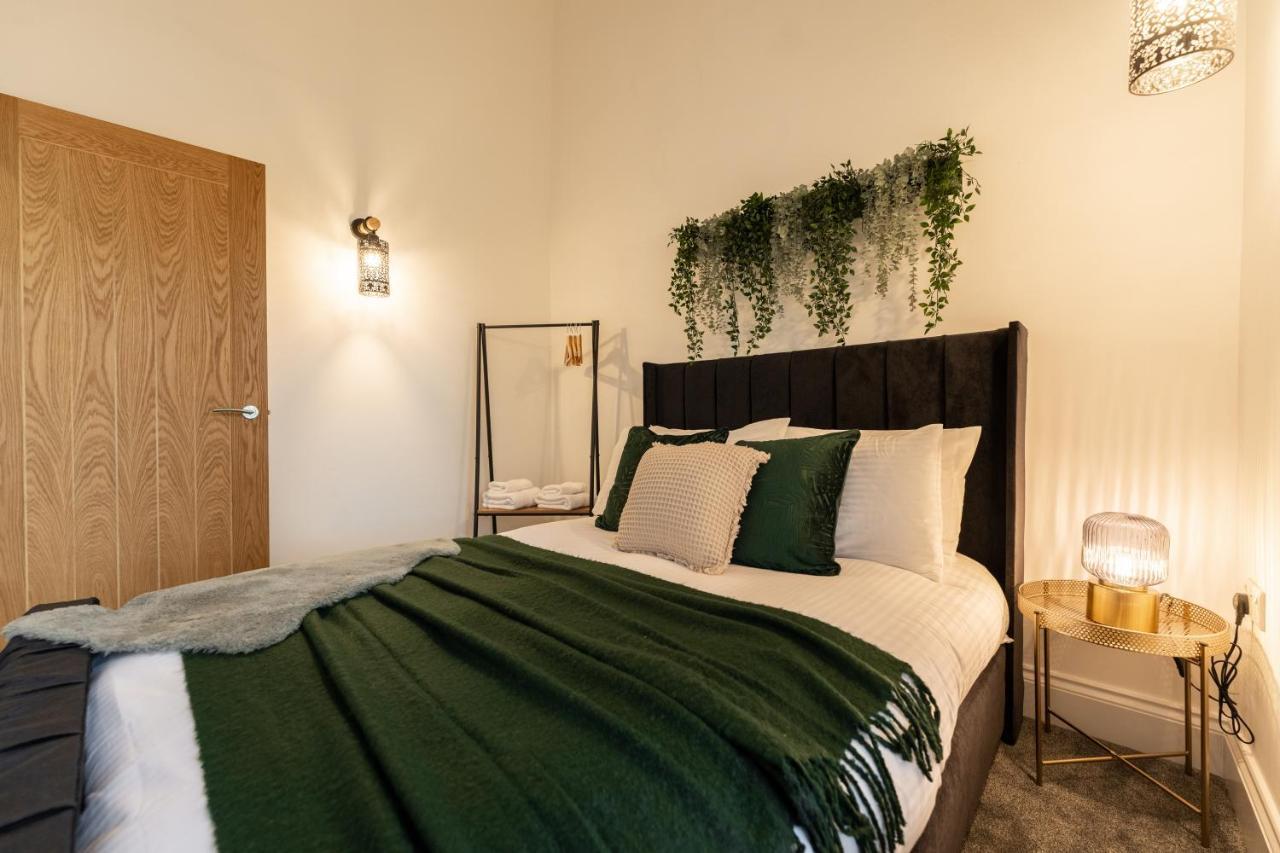 Peaceful Returns - 2 Bed House Near Roundhay Park * Leeds (West Yorkshire)