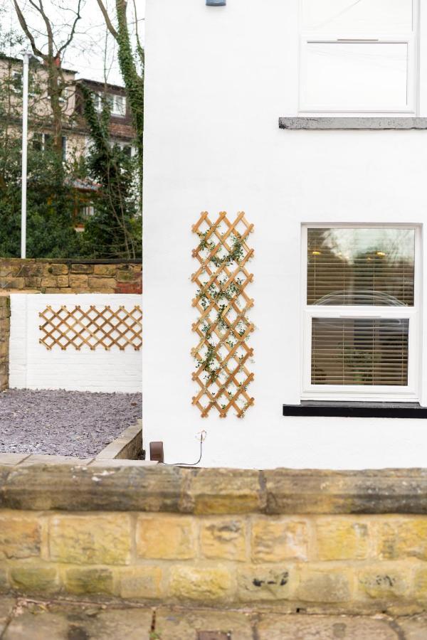 Peaceful Returns - 2 Bed House Near Roundhay Park *