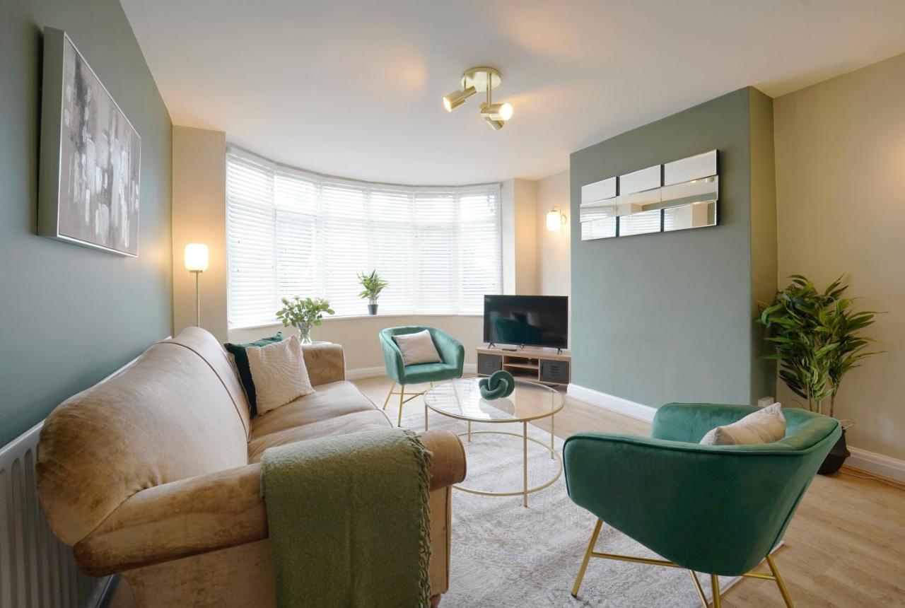Stunning Luxury 3 Bed House With Garden In North Leeds Holiday home Leeds (West Yorkshire)