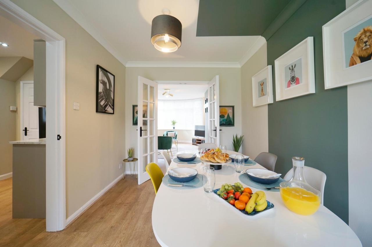 Holiday home Stunning Luxury 3 Bed House With Garden In North Leeds Leeds (West Yorkshire)