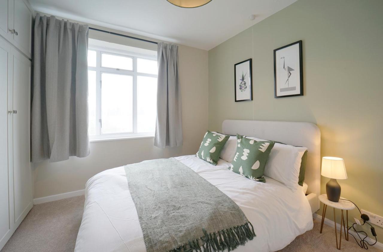 Holiday home Stunning Luxury 3 Bed House With Garden In North Leeds *