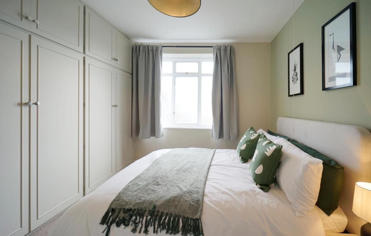 Stunning Luxury 3 Bed House With Garden In North Leeds Holiday home *