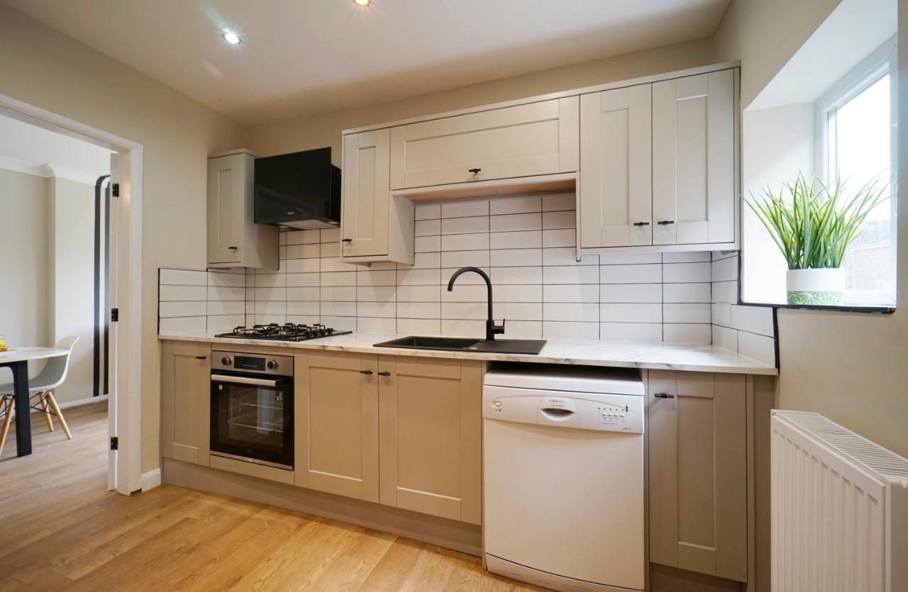 Holiday home Stunning Luxury 3 Bed House With Garden In North Leeds