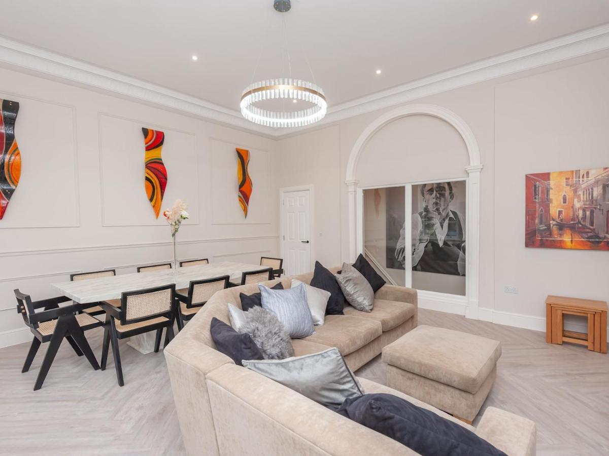Luxury Pad Leeds Centre With Hot Tub Pass The Keys